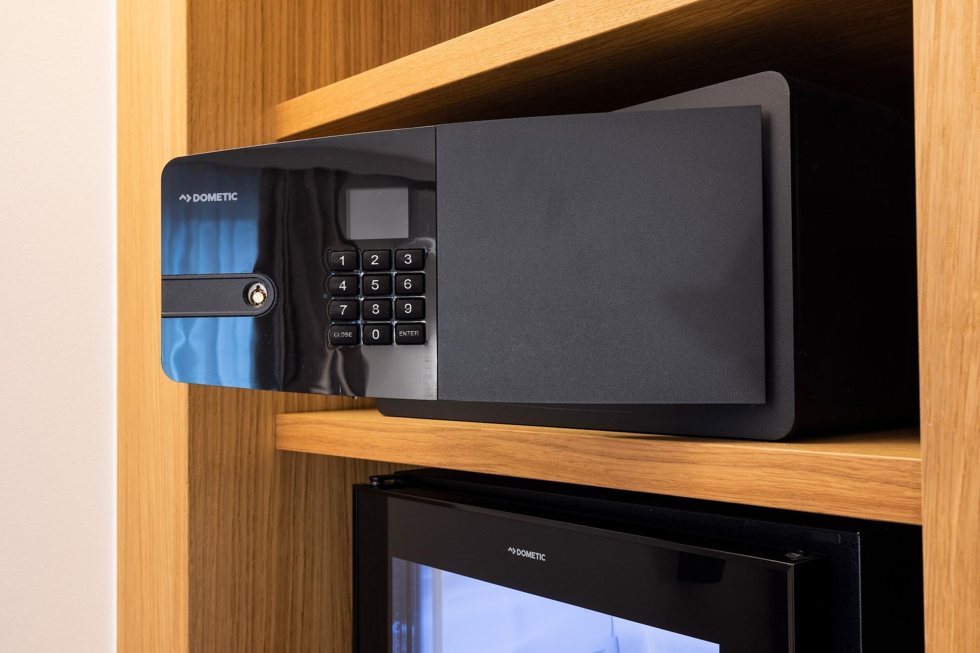 Fred Hotel Leonhardstrasse - Self Check-In Zurich Exterior photo